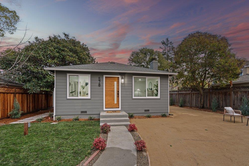 Detail Gallery Image 4 of 28 For 578 Green Manor Ct, Palo Alto,  CA 94301 - 3 Beds | 1 Baths