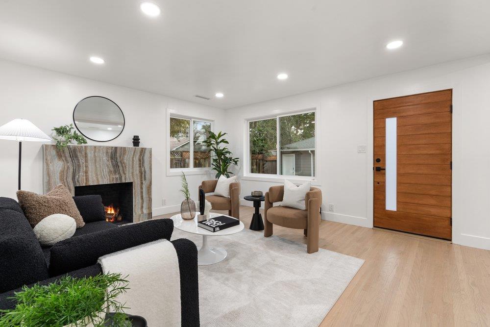 Detail Gallery Image 6 of 28 For 578 Green Manor Ct, Palo Alto,  CA 94301 - 3 Beds | 1 Baths