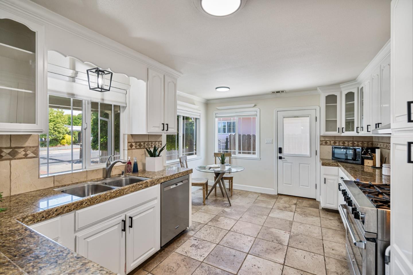 Detail Gallery Image 8 of 30 For 729 N 20th St, San Jose,  CA 95112 - 3 Beds | 2 Baths