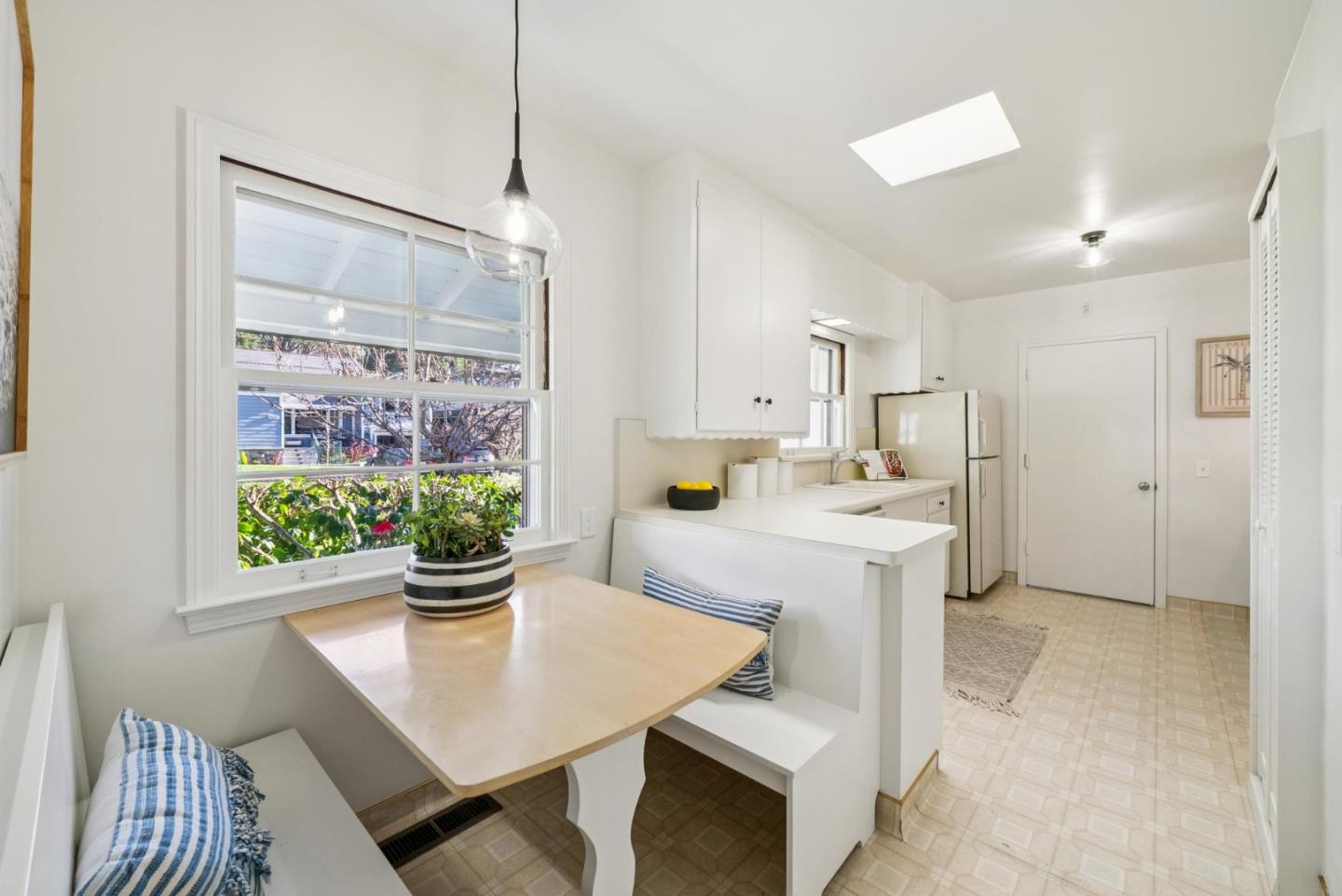 Detail Gallery Image 17 of 53 For 828 Cordilleras Ave, San Carlos,  CA 94070 - 3 Beds | 2 Baths