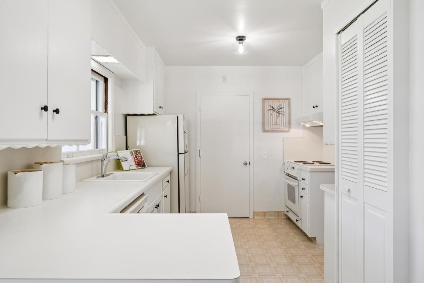 Detail Gallery Image 18 of 53 For 828 Cordilleras Ave, San Carlos,  CA 94070 - 3 Beds | 2 Baths