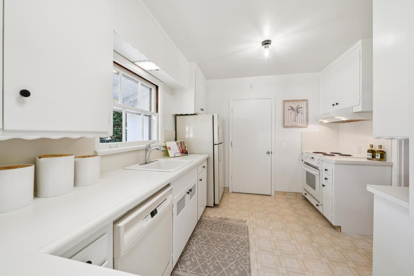 Detail Gallery Image 19 of 53 For 828 Cordilleras Ave, San Carlos,  CA 94070 - 3 Beds | 2 Baths