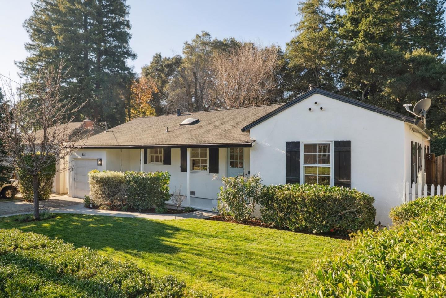 Detail Gallery Image 2 of 53 For 828 Cordilleras Ave, San Carlos,  CA 94070 - 3 Beds | 2 Baths