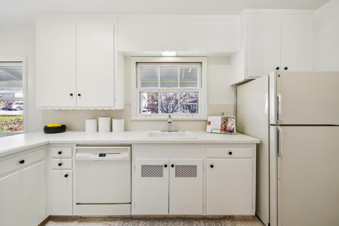 Detail Gallery Image 20 of 53 For 828 Cordilleras Ave, San Carlos,  CA 94070 - 3 Beds | 2 Baths