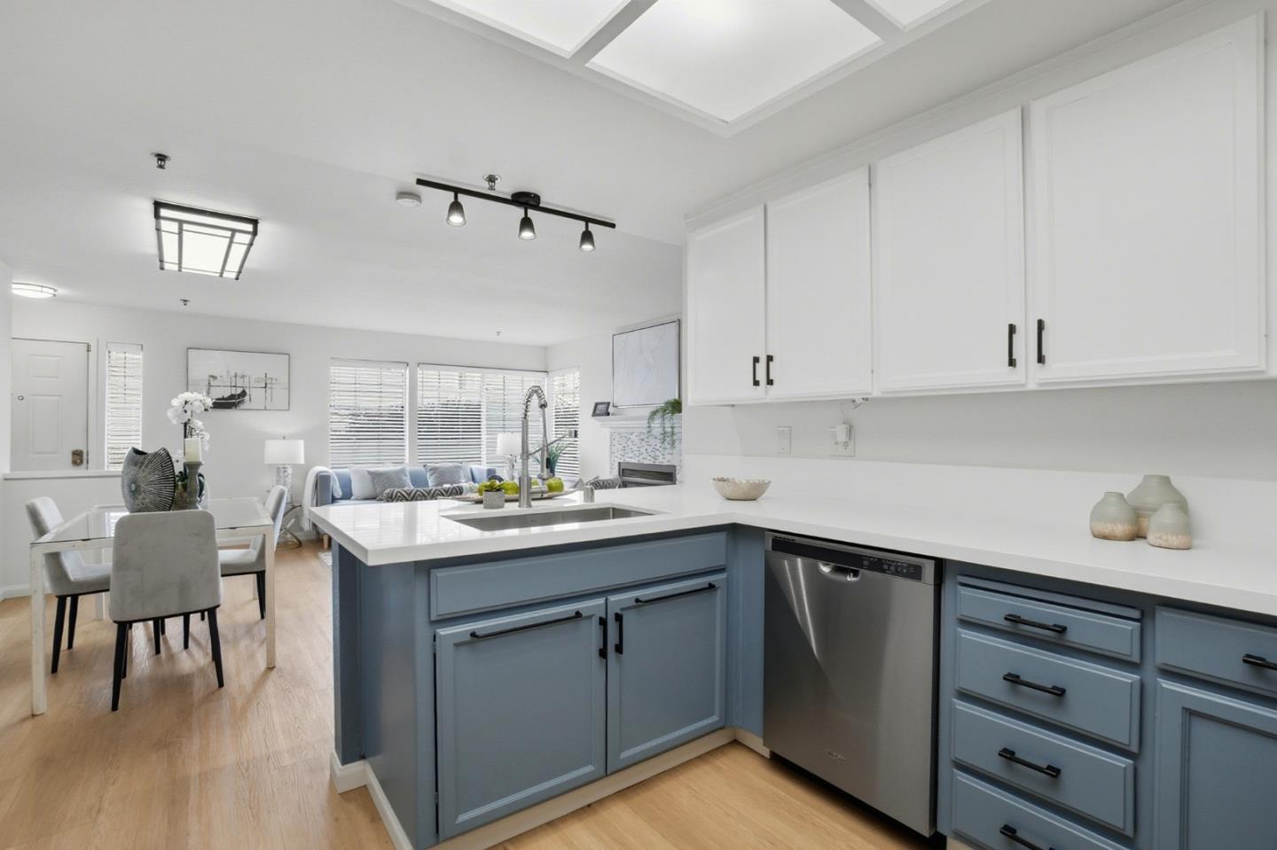 Detail Gallery Image 14 of 41 For 1301 Danberry Ln, Daly City,  CA 94014 - 2 Beds | 2 Baths