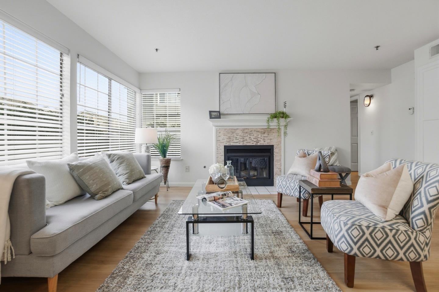 Detail Gallery Image 5 of 41 For 1301 Danberry Ln, Daly City,  CA 94014 - 2 Beds | 2 Baths