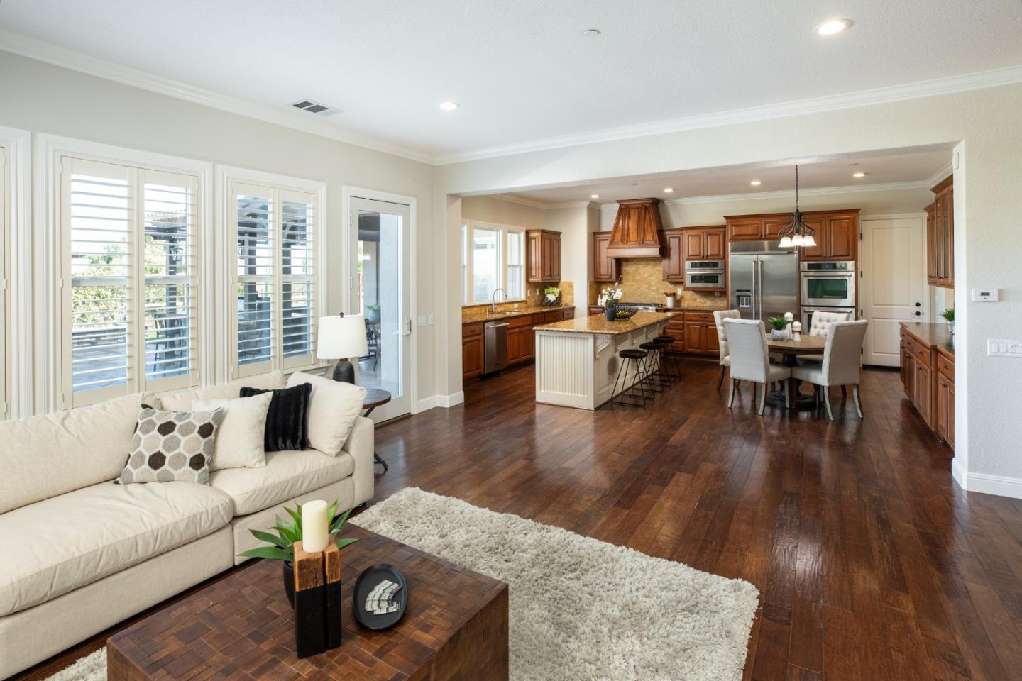 Detail Gallery Image 13 of 55 For 1112 Finch Pl, Pleasanton,  CA 94566 - 5 Beds | 4/1 Baths