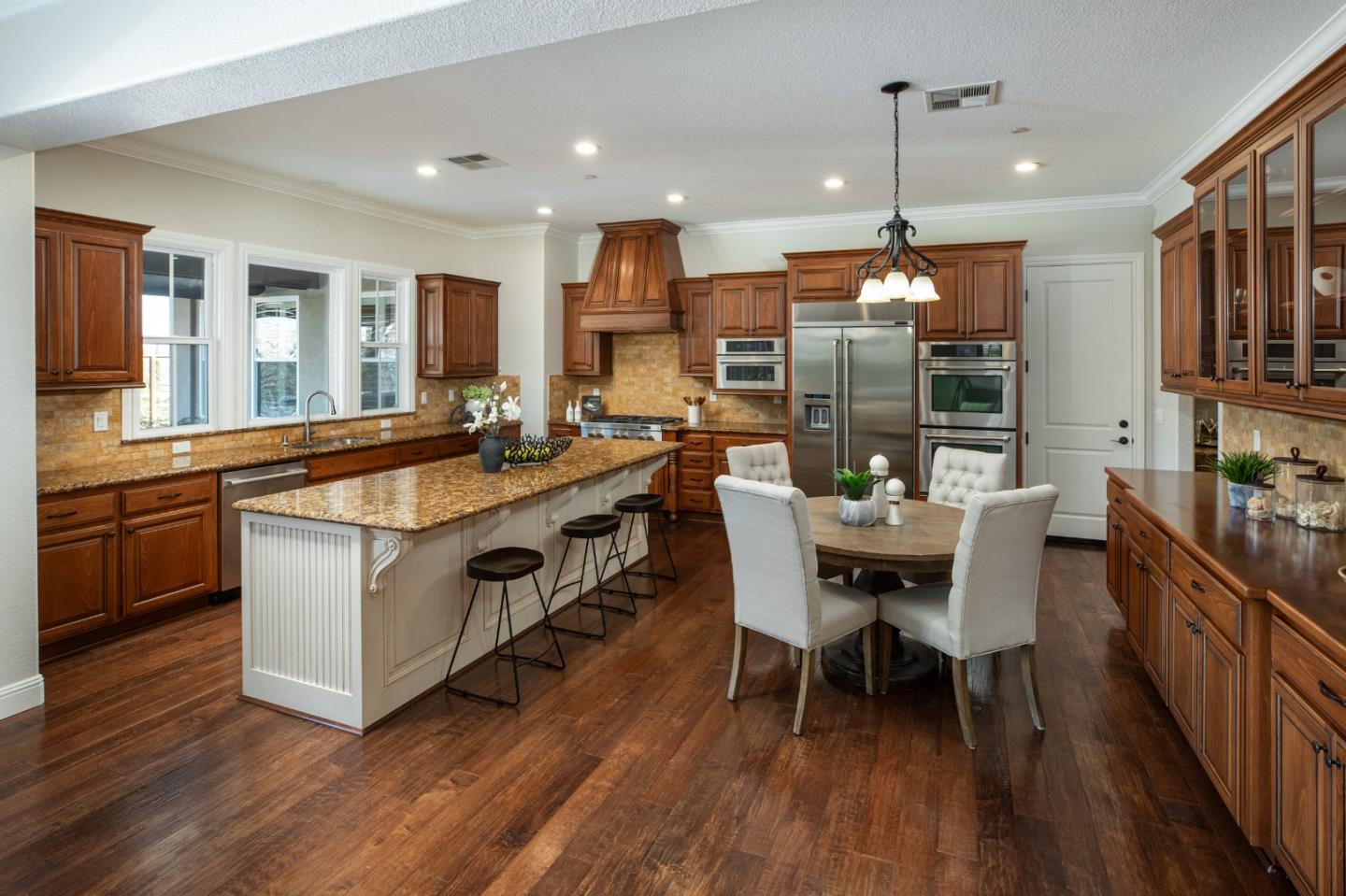 Detail Gallery Image 14 of 55 For 1112 Finch Pl, Pleasanton,  CA 94566 - 5 Beds | 4/1 Baths