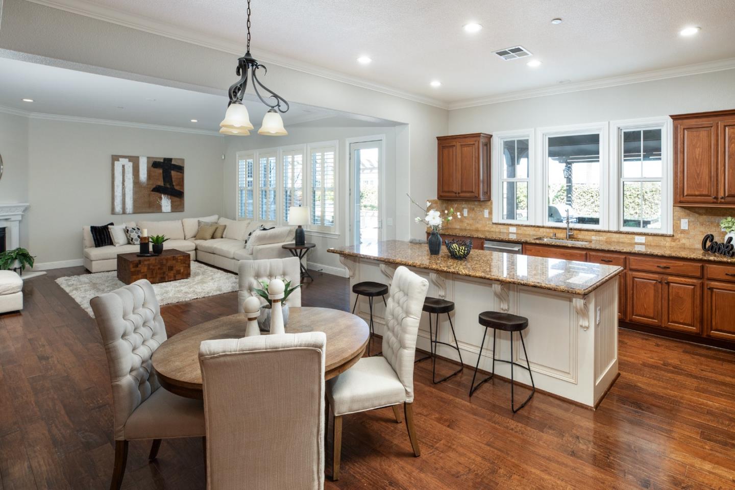 Detail Gallery Image 15 of 55 For 1112 Finch Pl, Pleasanton,  CA 94566 - 5 Beds | 4/1 Baths