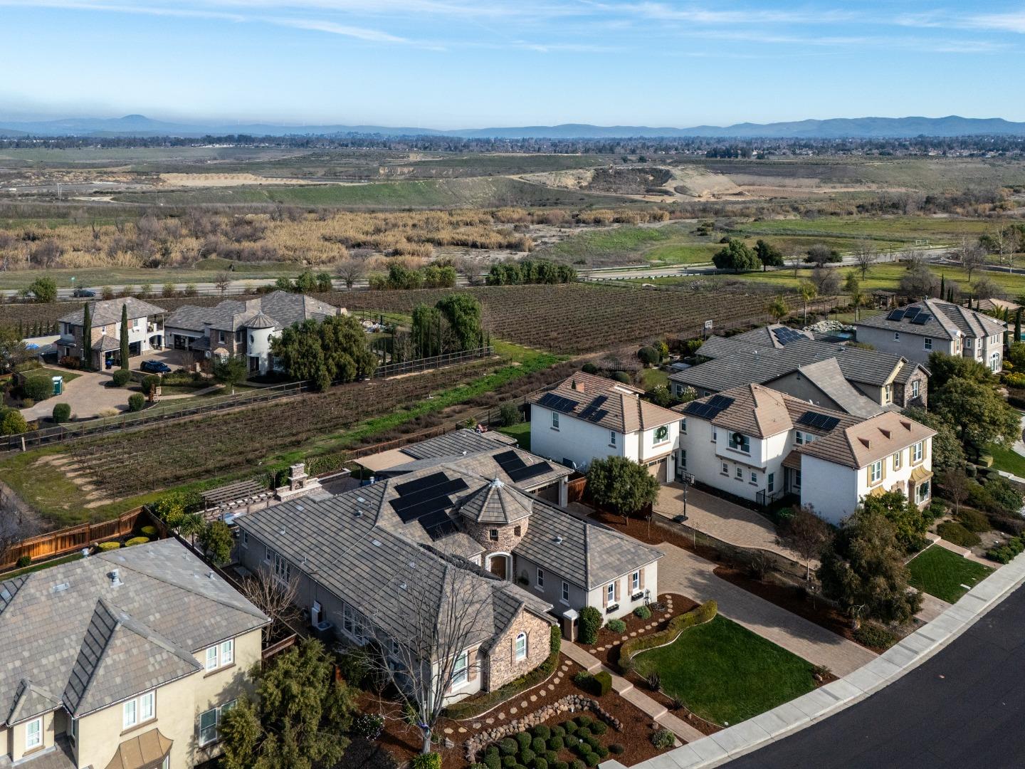 Detail Gallery Image 2 of 55 For 1112 Finch Pl, Pleasanton,  CA 94566 - 5 Beds | 4/1 Baths