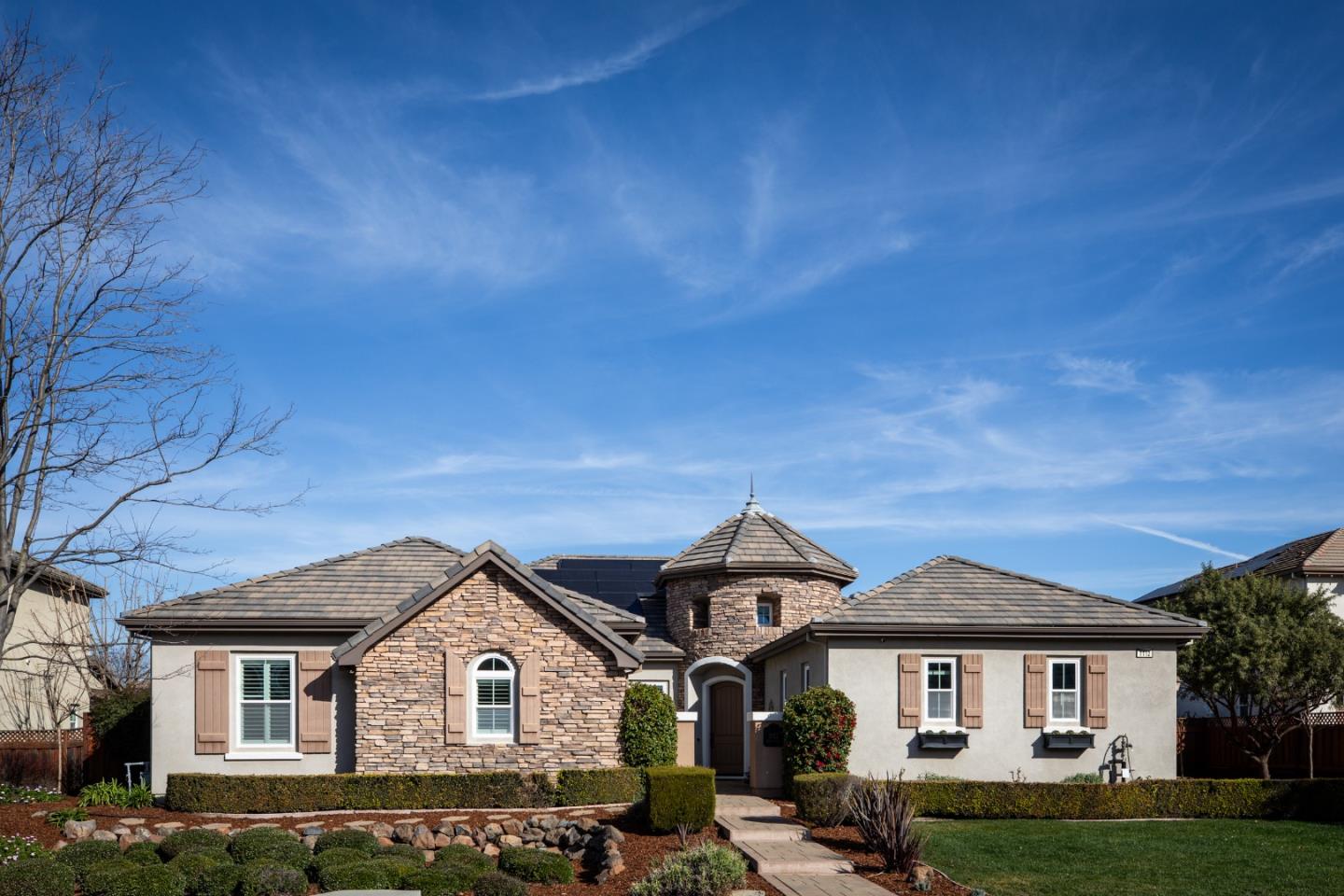 Detail Gallery Image 3 of 55 For 1112 Finch Pl, Pleasanton,  CA 94566 - 5 Beds | 4/1 Baths