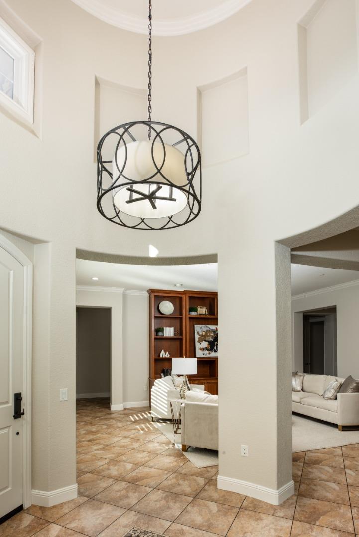 Detail Gallery Image 5 of 55 For 1112 Finch Pl, Pleasanton,  CA 94566 - 5 Beds | 4/1 Baths