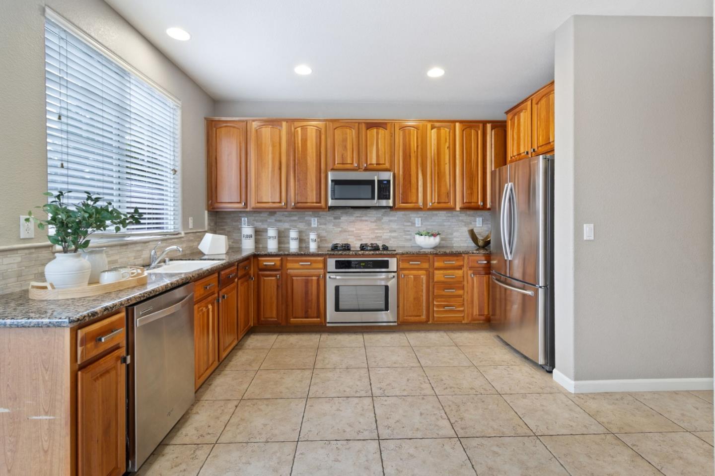 Detail Gallery Image 10 of 35 For 8980 Acorn Way, Gilroy,  CA 95020 - 4 Beds | 2 Baths