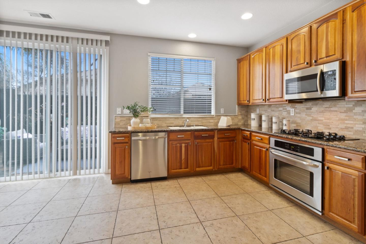 Detail Gallery Image 9 of 35 For 8980 Acorn Way, Gilroy,  CA 95020 - 4 Beds | 2 Baths