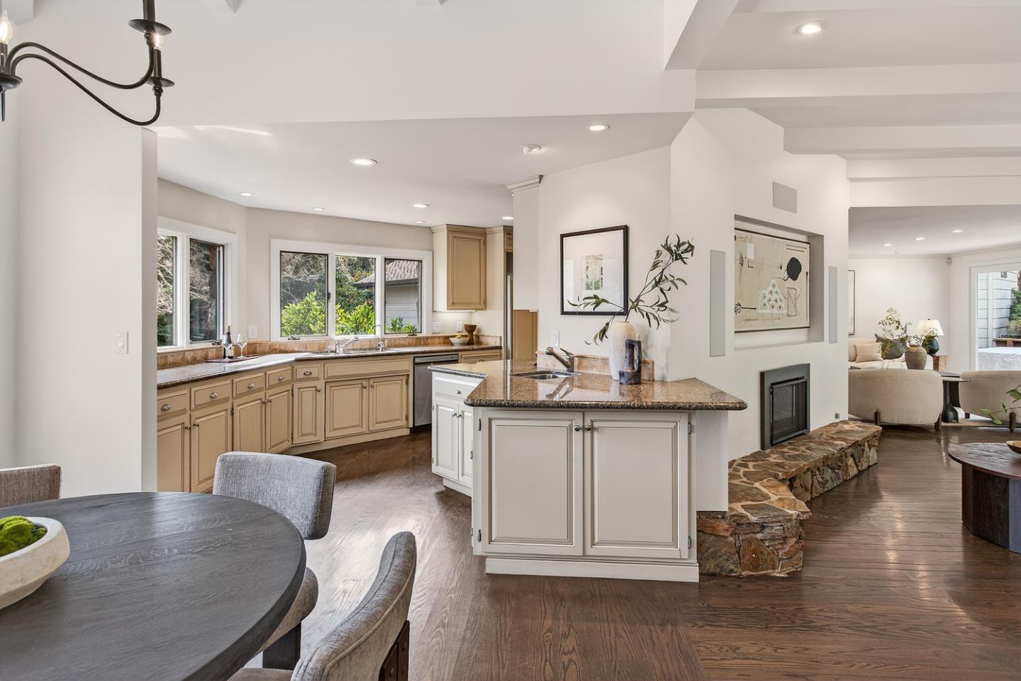 Detail Gallery Image 10 of 48 For 12911 Atherton Ct, Los Altos Hills,  CA 94022 - 5 Beds | 3/1 Baths