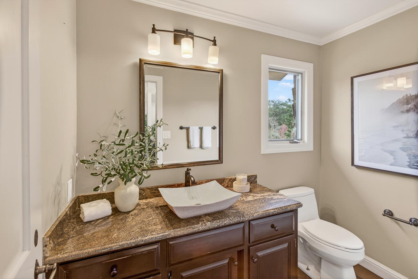 Detail Gallery Image 13 of 48 For 12911 Atherton Ct, Los Altos Hills,  CA 94022 - 5 Beds | 3/1 Baths