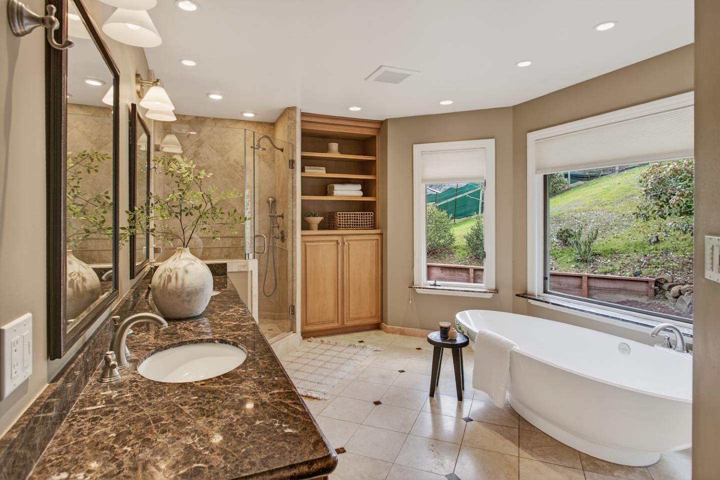 Detail Gallery Image 17 of 48 For 12911 Atherton Ct, Los Altos Hills,  CA 94022 - 5 Beds | 3/1 Baths