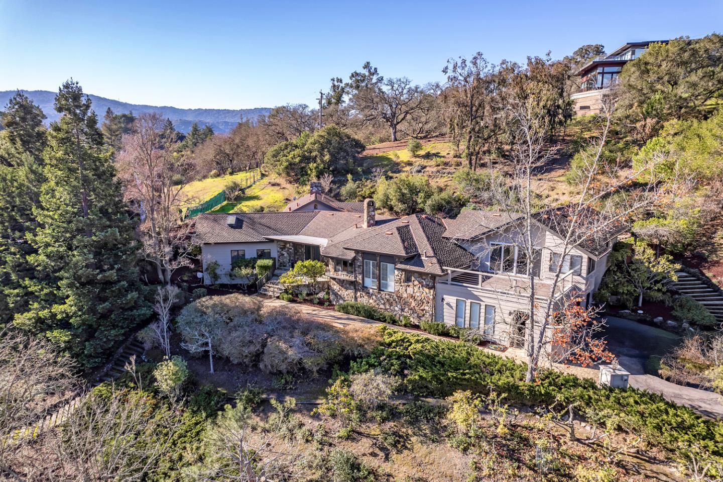 Detail Gallery Image 2 of 48 For 12911 Atherton Ct, Los Altos Hills,  CA 94022 - 5 Beds | 3/1 Baths