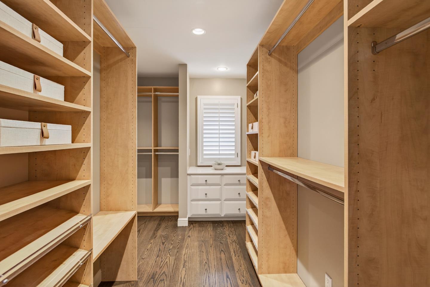 Detail Gallery Image 20 of 48 For 12911 Atherton Ct, Los Altos Hills,  CA 94022 - 5 Beds | 3/1 Baths