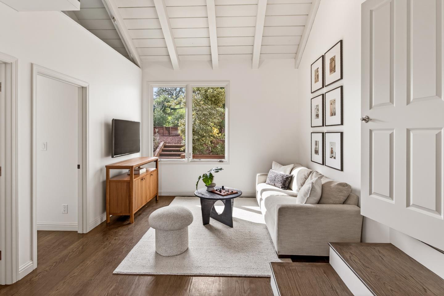 Detail Gallery Image 24 of 48 For 12911 Atherton Ct, Los Altos Hills,  CA 94022 - 5 Beds | 3/1 Baths