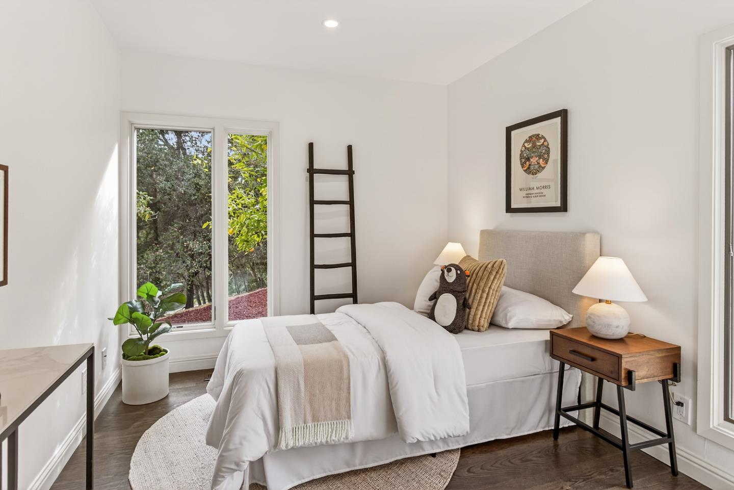 Detail Gallery Image 27 of 48 For 12911 Atherton Ct, Los Altos Hills,  CA 94022 - 5 Beds | 3/1 Baths