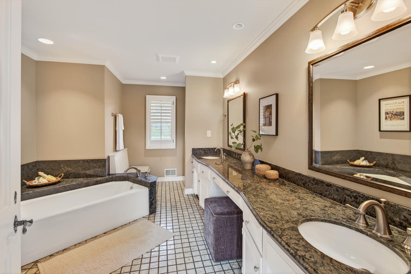 Detail Gallery Image 32 of 48 For 12911 Atherton Ct, Los Altos Hills,  CA 94022 - 5 Beds | 3/1 Baths