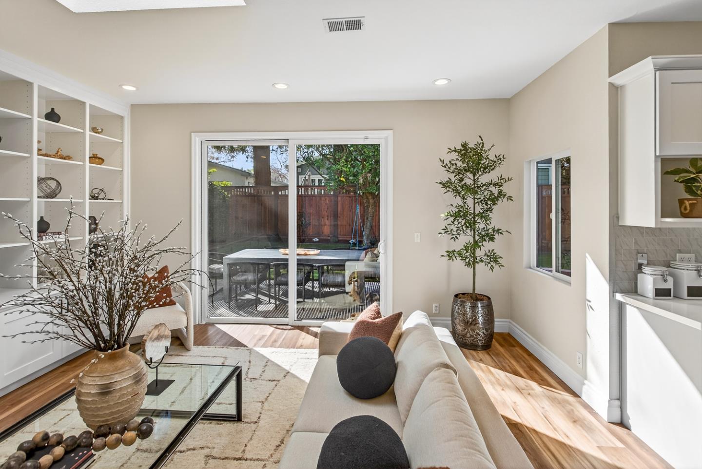 Detail Gallery Image 11 of 29 For 1861 Montecito Ave, Mountain View,  CA 94043 - 4 Beds | 2 Baths