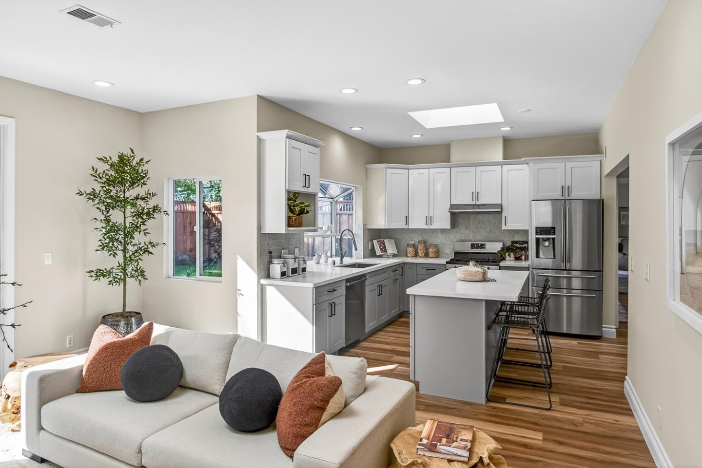 Detail Gallery Image 12 of 29 For 1861 Montecito Ave, Mountain View,  CA 94043 - 4 Beds | 2 Baths