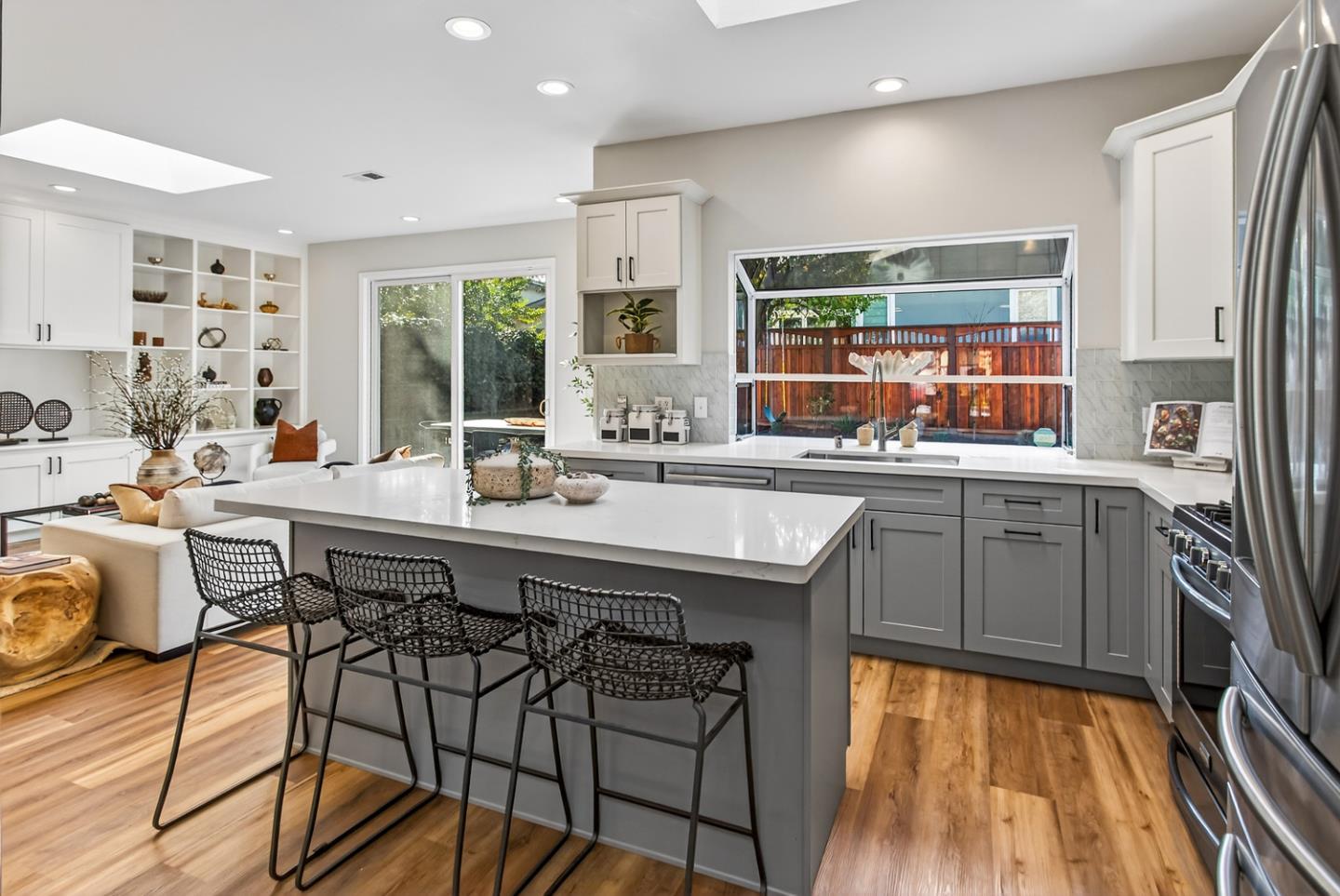 Detail Gallery Image 8 of 29 For 1861 Montecito Ave, Mountain View,  CA 94043 - 4 Beds | 2 Baths