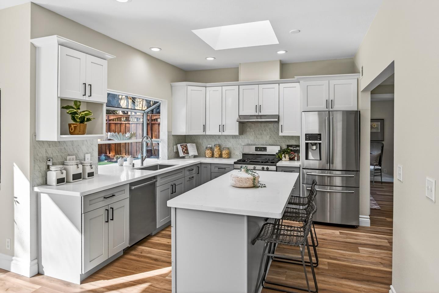 Detail Gallery Image 9 of 29 For 1861 Montecito Ave, Mountain View,  CA 94043 - 4 Beds | 2 Baths