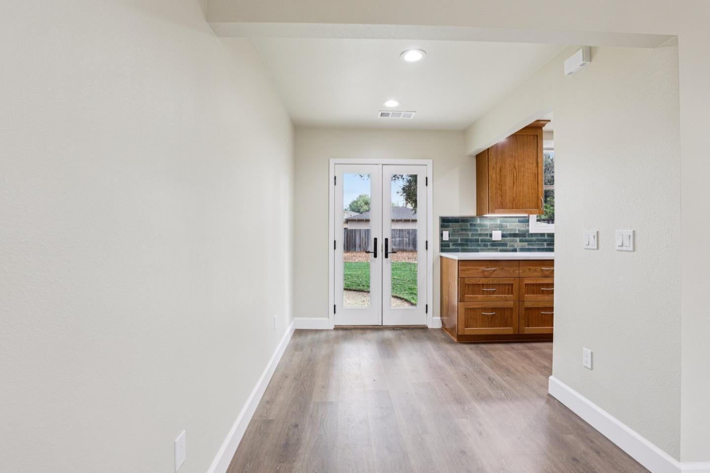 Detail Gallery Image 5 of 23 For 188 S Morrison Ave, San Jose,  CA 95126 - 2 Beds | 1 Baths