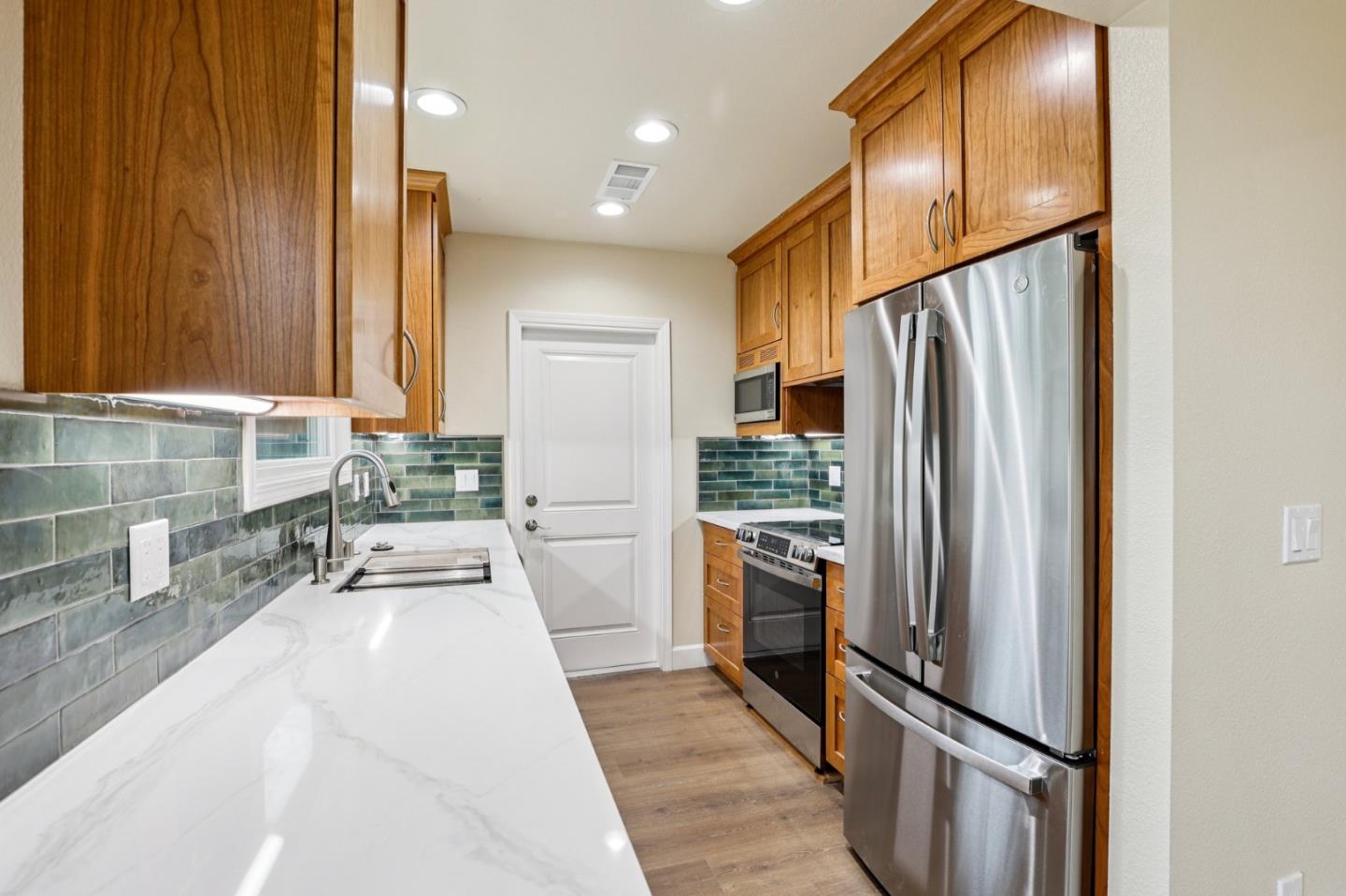 Detail Gallery Image 7 of 23 For 188 S Morrison Ave, San Jose,  CA 95126 - 2 Beds | 1 Baths