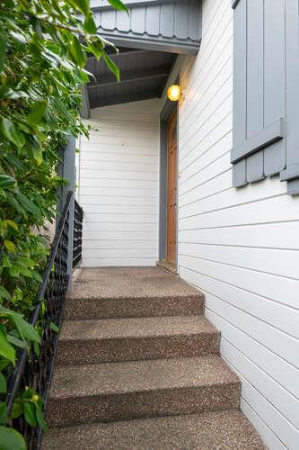 Detail Gallery Image 2 of 16 For 55 Burbank Ave, San Mateo,  CA 94403 - 2 Beds | 1 Baths