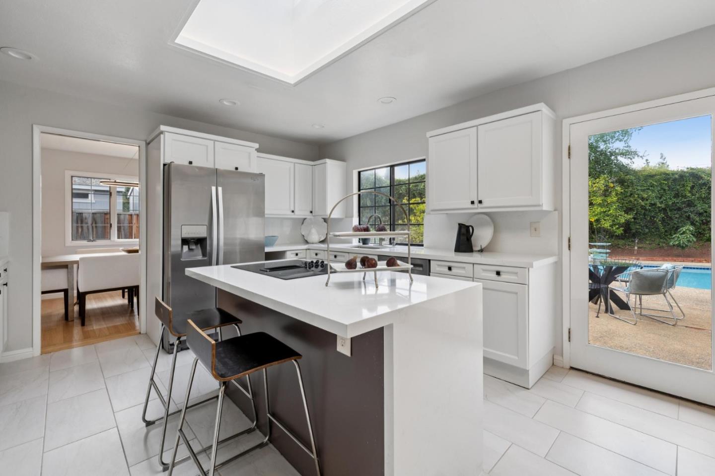 Detail Gallery Image 11 of 45 For 50 Los Altos Ave, Los Altos,  CA 94022 - 5 Beds | 4 Baths