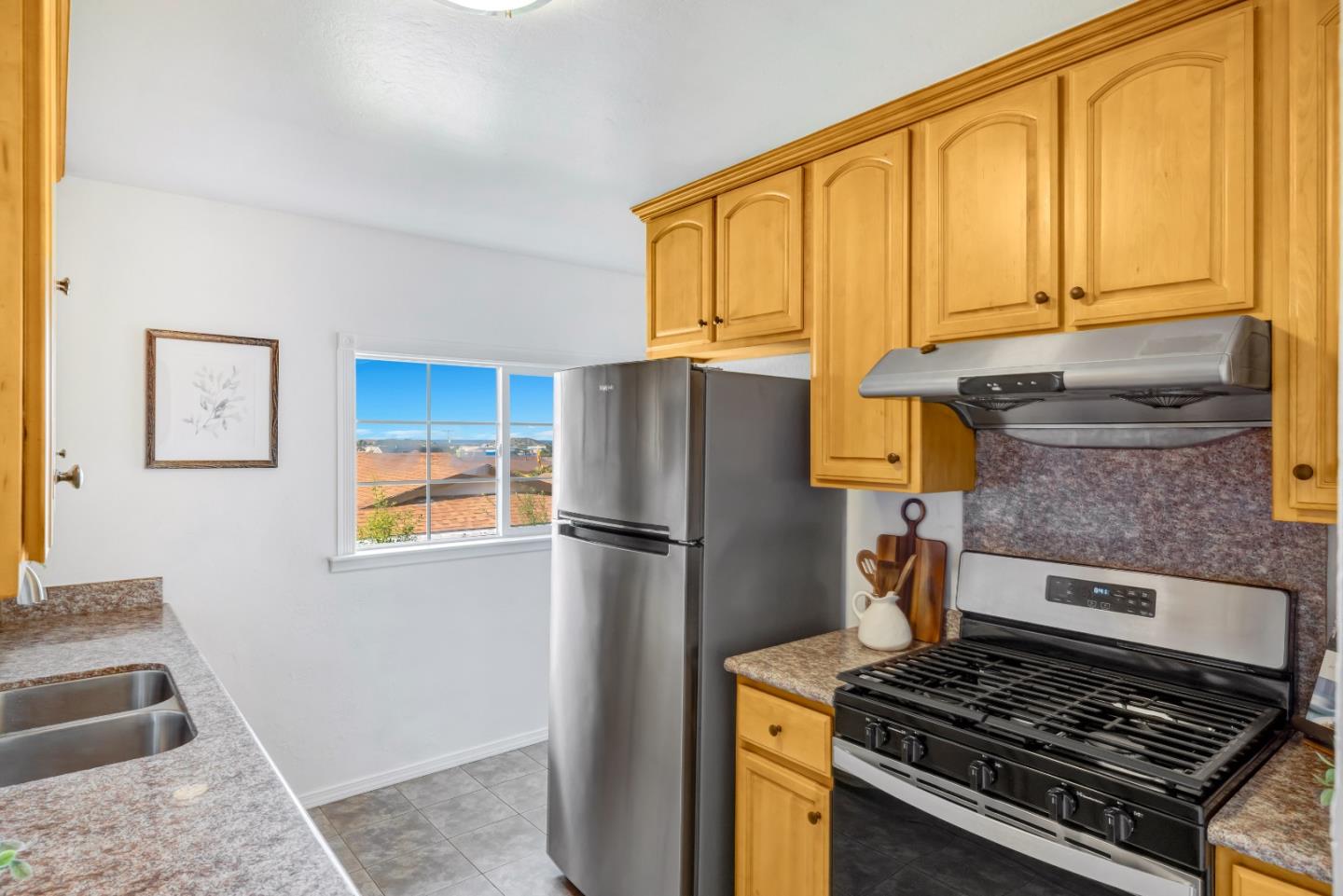 Detail Gallery Image 7 of 14 For 1783 Kenneth St, Seaside,  CA 93955 - 4 Beds | 2 Baths