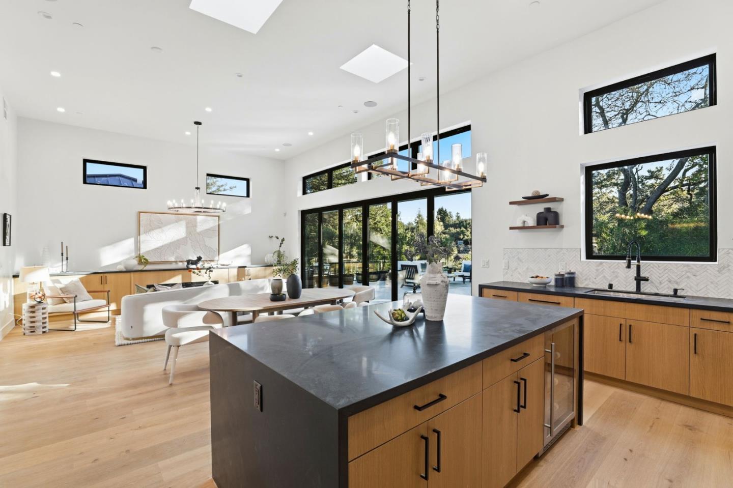 Detail Gallery Image 10 of 32 For 11660 Winding Way, Los Altos,  CA 94024 - 5 Beds | 5 Baths