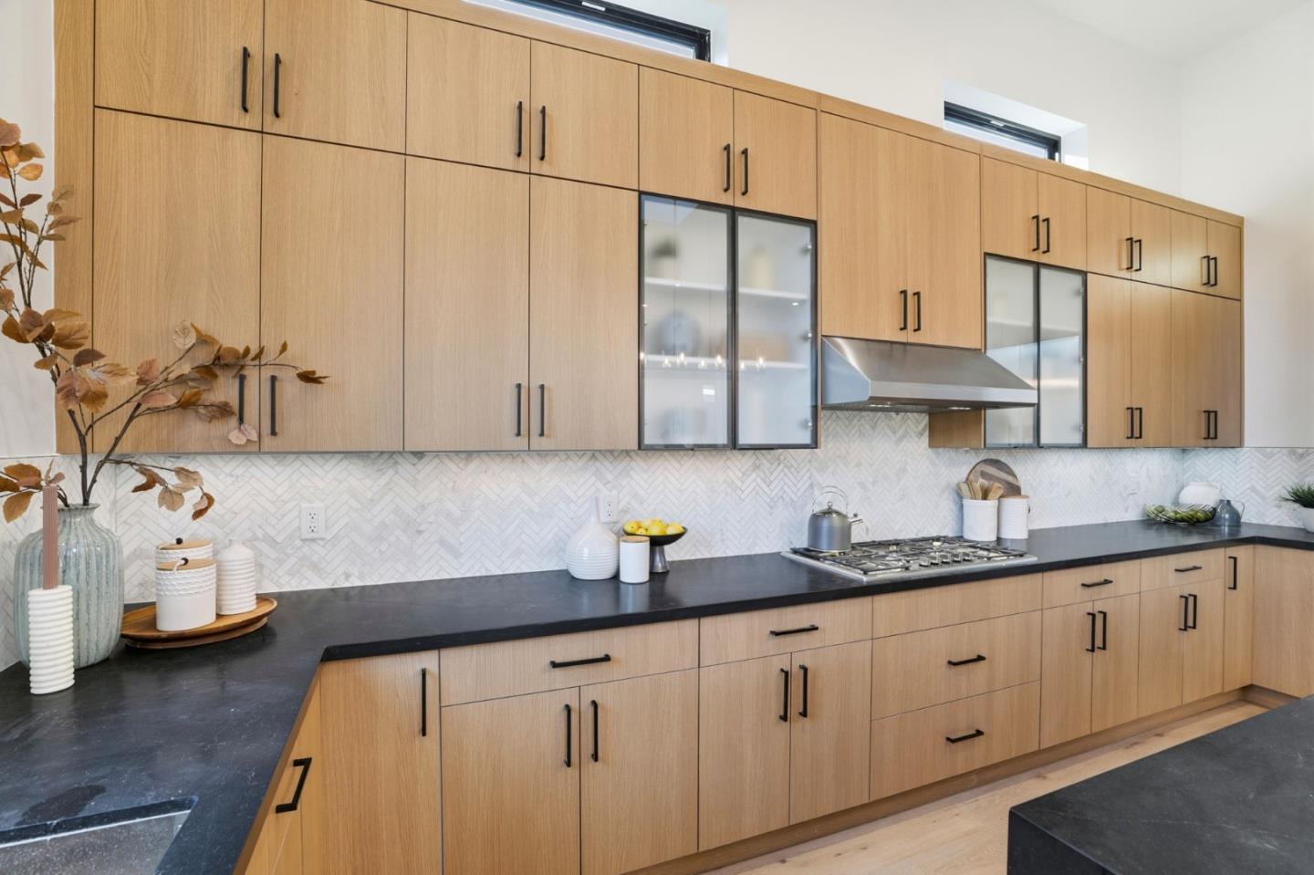 Detail Gallery Image 14 of 32 For 11660 Winding Way, Los Altos,  CA 94024 - 5 Beds | 5 Baths