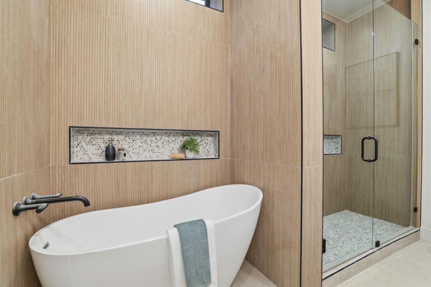 Detail Gallery Image 17 of 32 For 11660 Winding Way, Los Altos,  CA 94024 - 5 Beds | 5 Baths