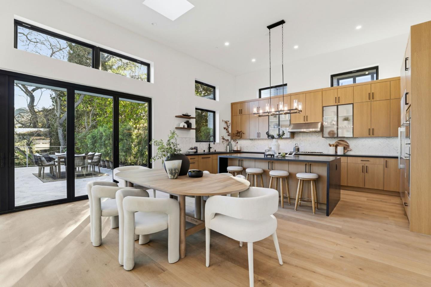 Detail Gallery Image 6 of 32 For 11660 Winding Way, Los Altos,  CA 94024 - 5 Beds | 5 Baths