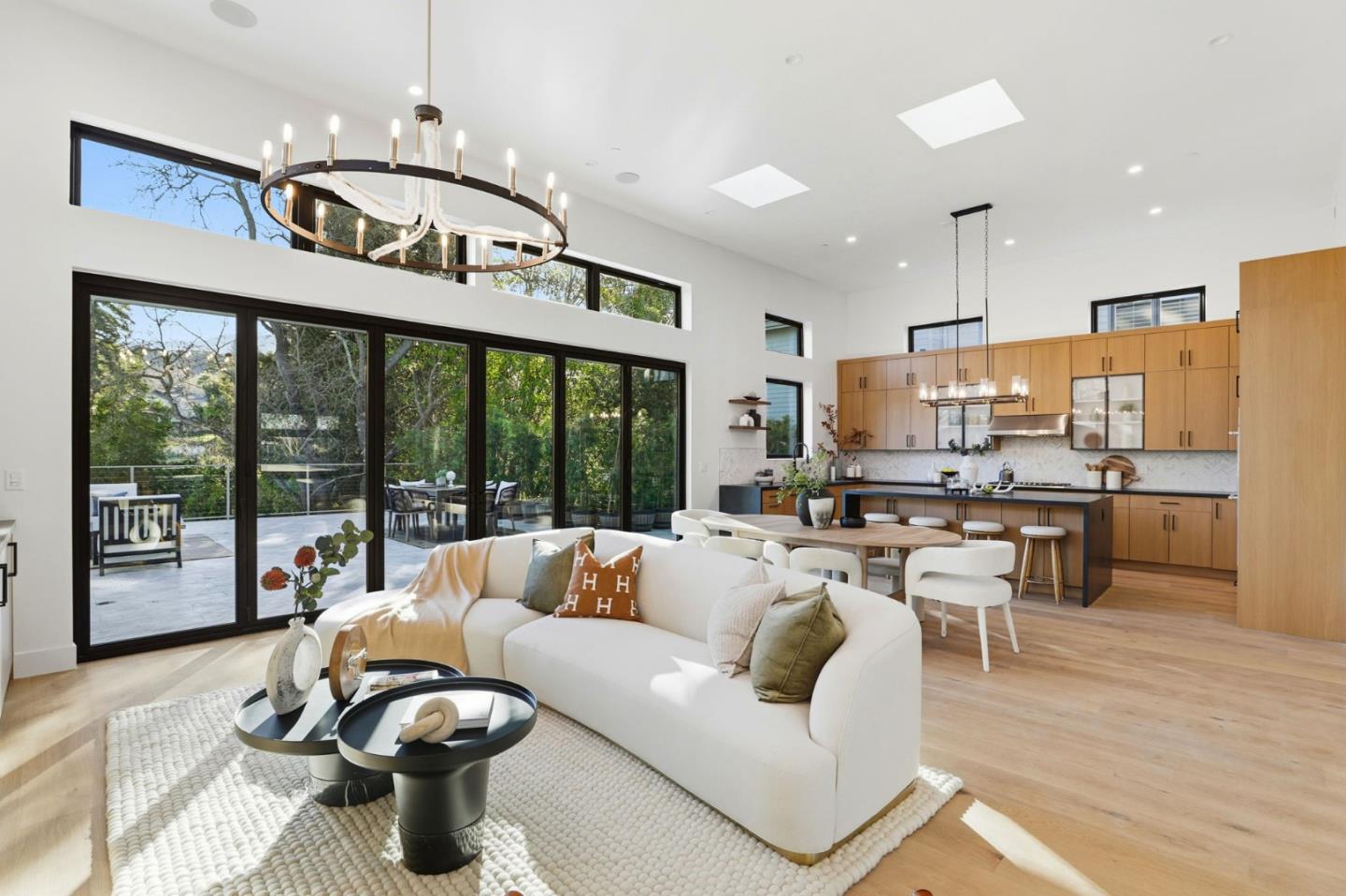 Detail Gallery Image 7 of 32 For 11660 Winding Way, Los Altos,  CA 94024 - 5 Beds | 5 Baths