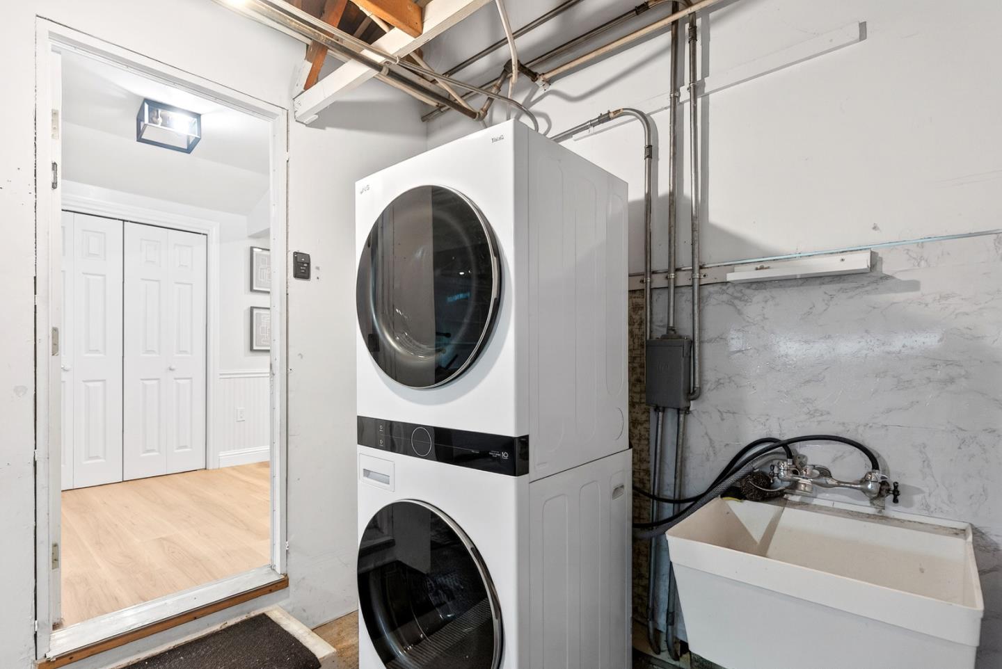 Detail Gallery Image 19 of 26 For 766 Cuesta Dr, Mountain View,  CA 94040 - 3 Beds | 2 Baths