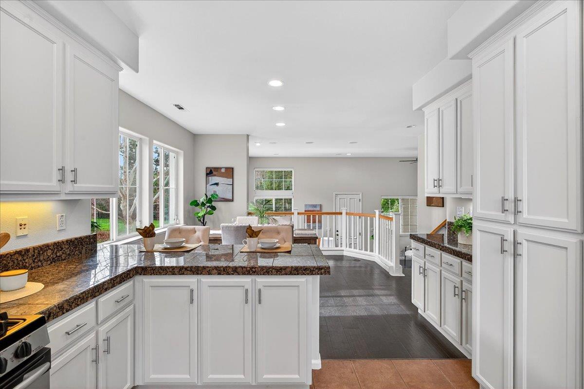 Detail Gallery Image 14 of 52 For 976 Foxworthy Ave, San Jose,  CA 95125 - 4 Beds | 3 Baths