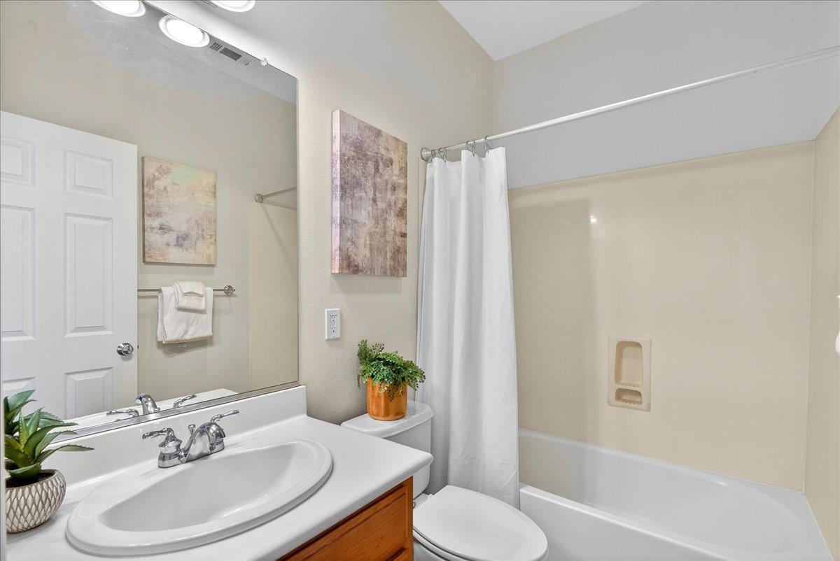 Detail Gallery Image 15 of 52 For 976 Foxworthy Ave, San Jose,  CA 95125 - 4 Beds | 3 Baths