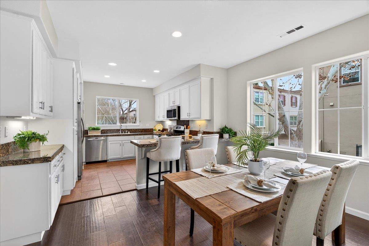 Detail Gallery Image 9 of 52 For 976 Foxworthy Ave, San Jose,  CA 95125 - 4 Beds | 3 Baths