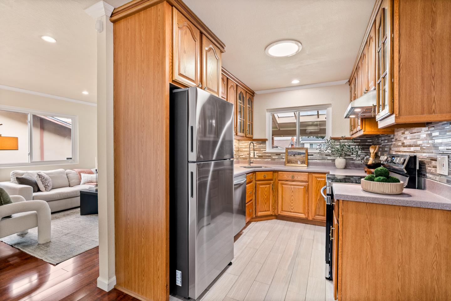 Detail Gallery Image 11 of 46 For 2440 Tipperary Ave, South San Francisco,  CA 94080 - 4 Beds | 2 Baths