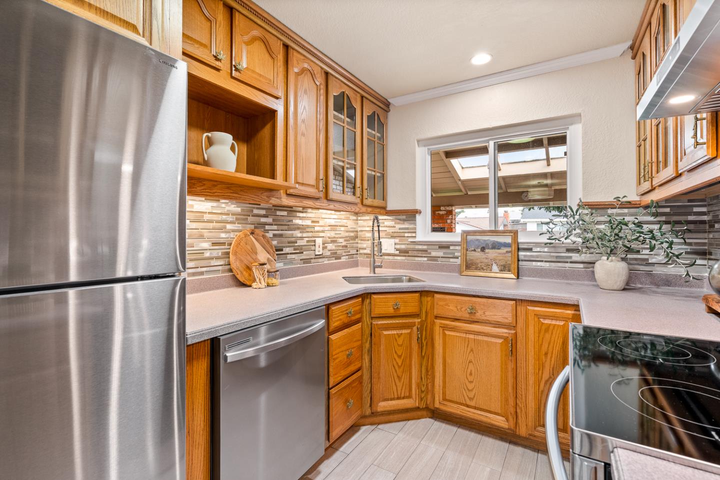 Detail Gallery Image 12 of 46 For 2440 Tipperary Ave, South San Francisco,  CA 94080 - 4 Beds | 2 Baths