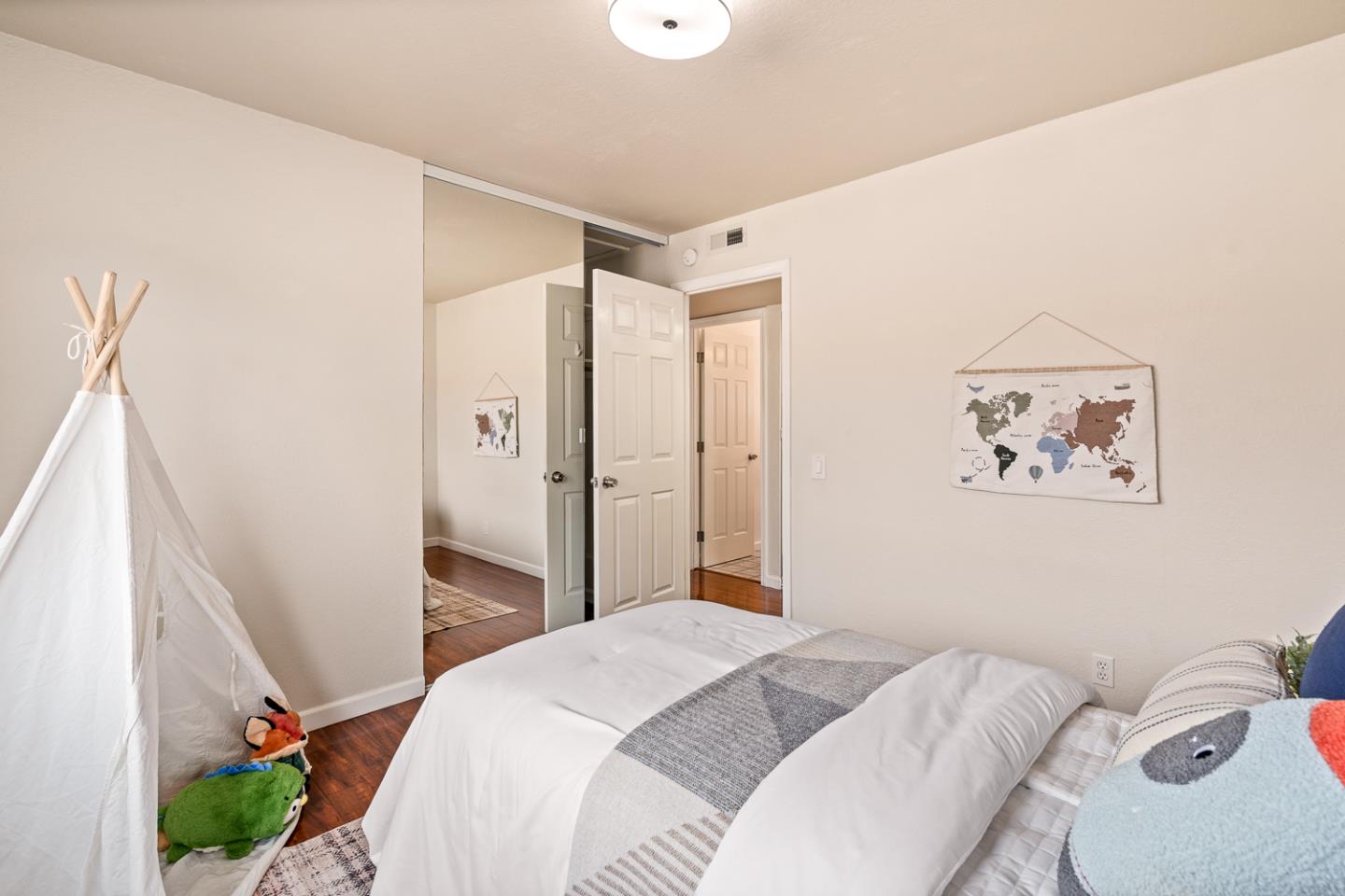 Detail Gallery Image 26 of 46 For 2440 Tipperary Ave, South San Francisco,  CA 94080 - 4 Beds | 2 Baths