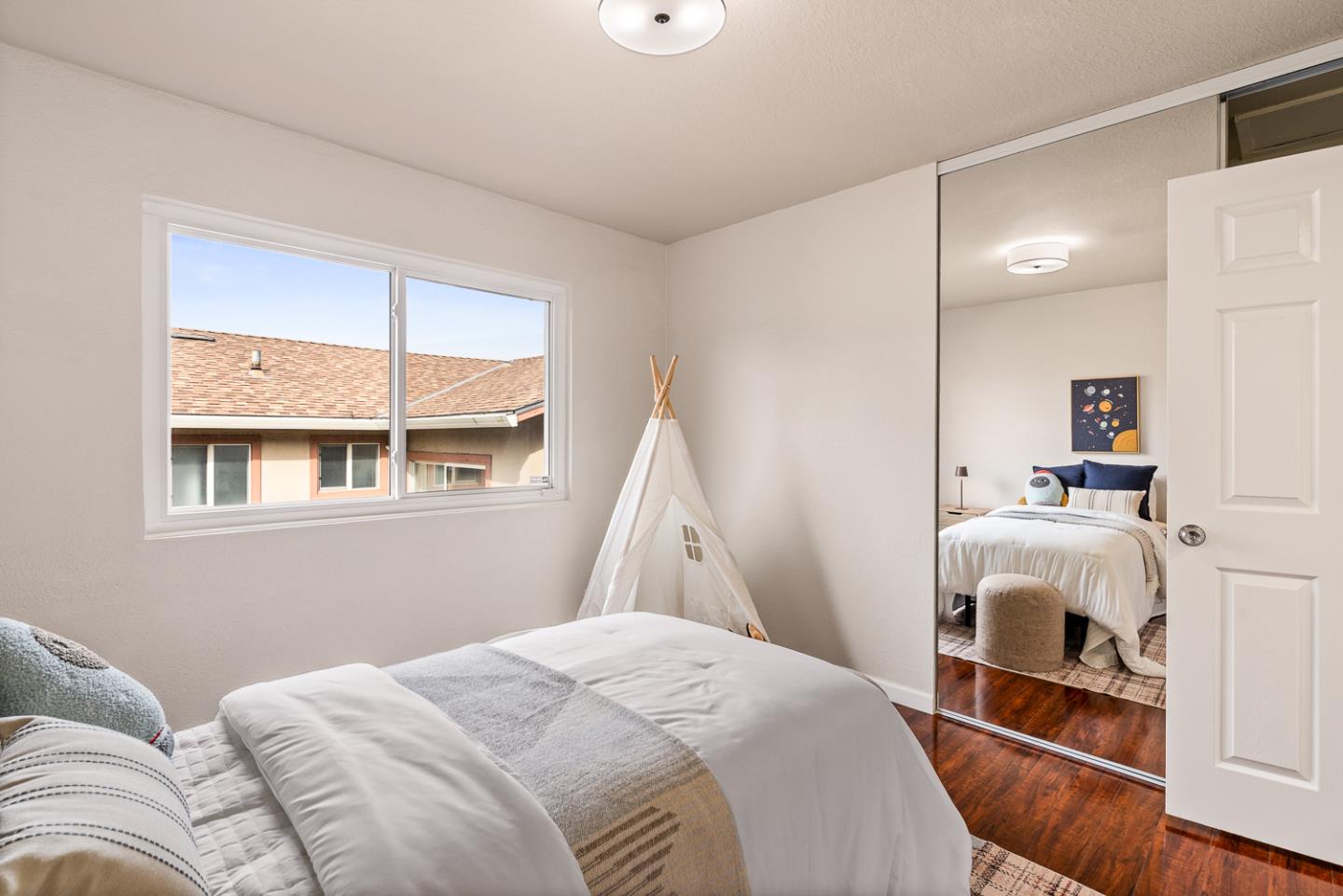 Detail Gallery Image 27 of 46 For 2440 Tipperary Ave, South San Francisco,  CA 94080 - 4 Beds | 2 Baths