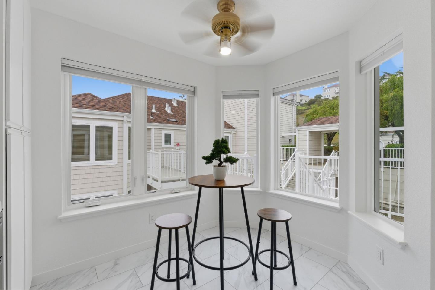 Detail Gallery Image 6 of 39 For 755 Mountain View Dr #2,  Daly City,  CA 94014 - 2 Beds | 2 Baths