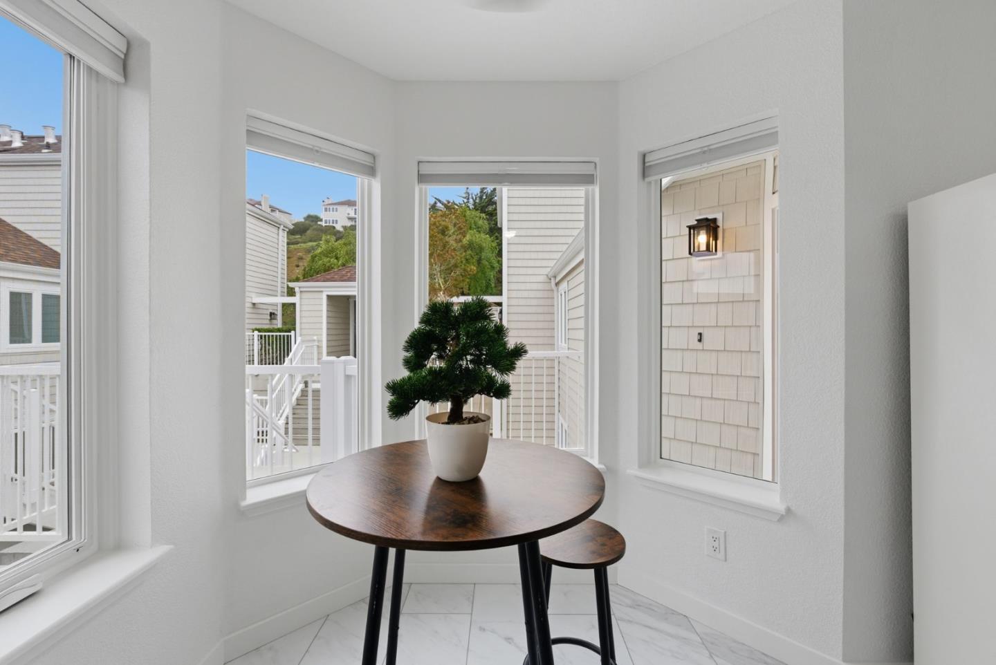 Detail Gallery Image 7 of 39 For 755 Mountain View Dr #2,  Daly City,  CA 94014 - 2 Beds | 2 Baths